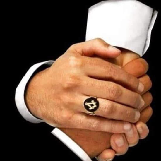 rafajmateo's tweet photo. “No espero encontrar al hombre perfecto. Me contentaría con hallar a un hombre de principios. Pero es difícil tener principios en estos tiempos en que la nada pretende ser algo, y lo vacío pretende estar lleno”. 

Confucio. https://t.co/2rwSQHLGiV