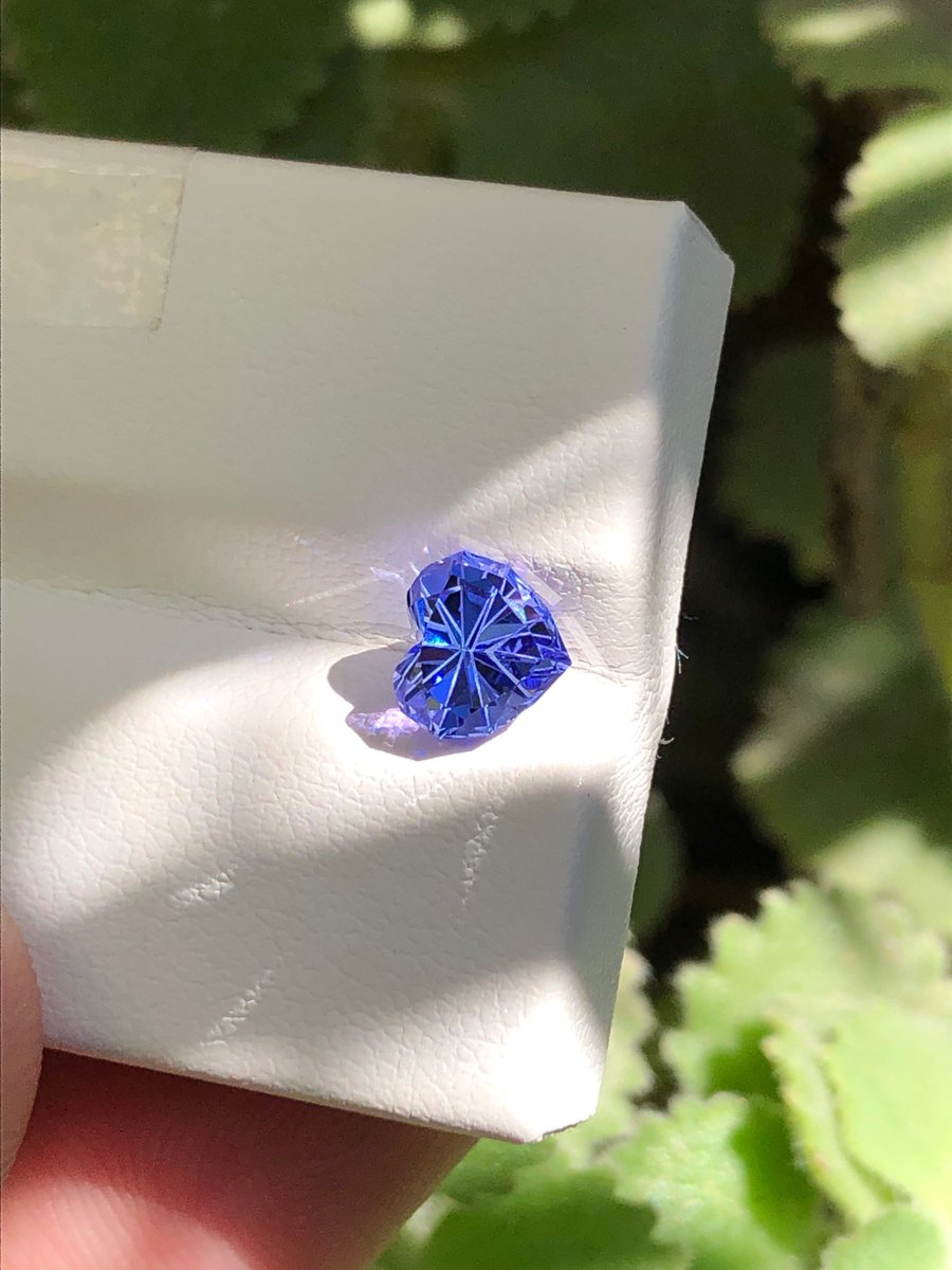 天然タンザナイト 特別なカスタムカットのハートシェイプ❤️ 重量