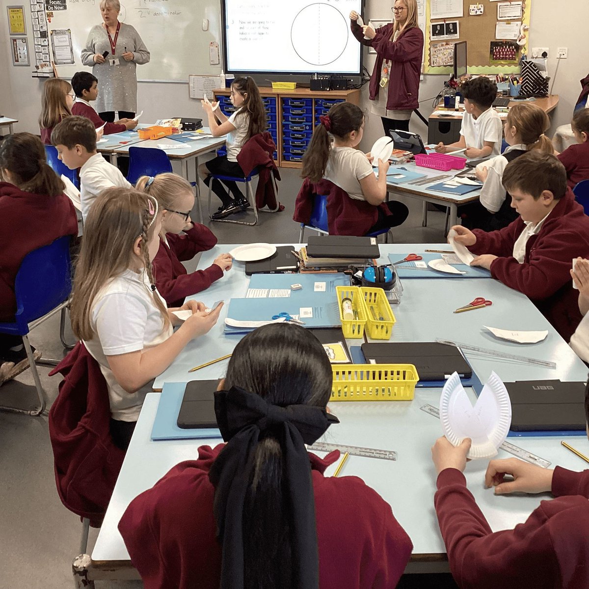 This week in Maths, the year 4 children explored whether splitting a shape into four parts always makes quarters and whether splitting a shape into 8 parts makes eighths. 

#MathMagic #Year4