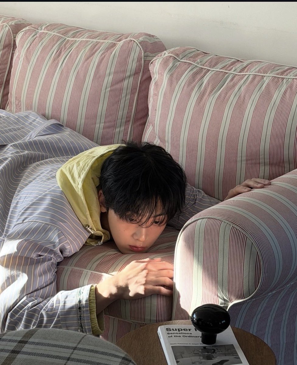 아니 어떻게 하면 손크기랑 얼굴 크기가 똑같을 수 있는 거야👀
#윤산하 #YOONSANHA
 #아스트로 #ASTRO