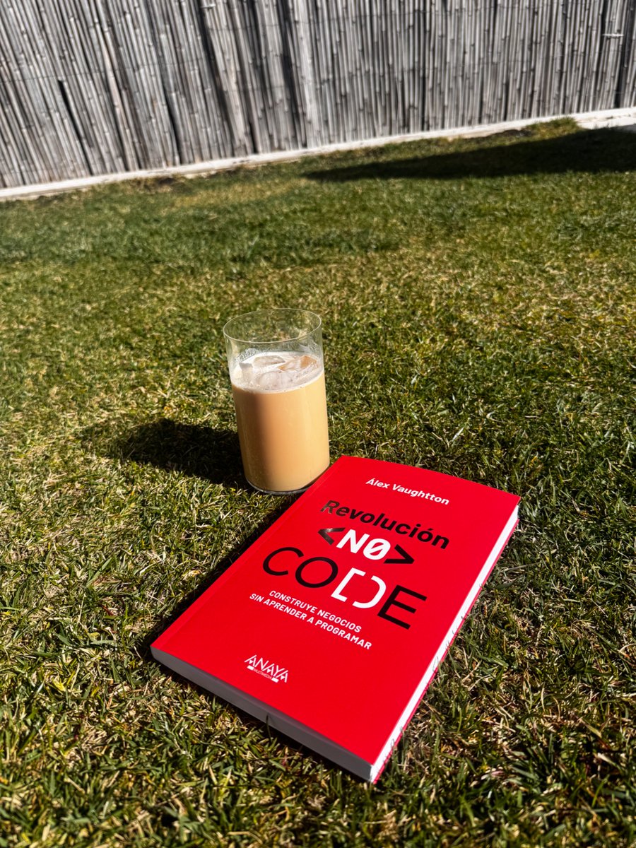 Está gustando el libro del amigo <a href="/Vaughtton/">Vaughtton</a> y cómo se gestó <a href="/nocodehackers/">NocodeHackers</a> 
Muy buenas historias de la creación de producto en estos tiempos locos. Lean!