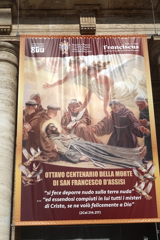 アッシジの聖フランチェスコ没後800年である今年、聖遺骨を一般人も