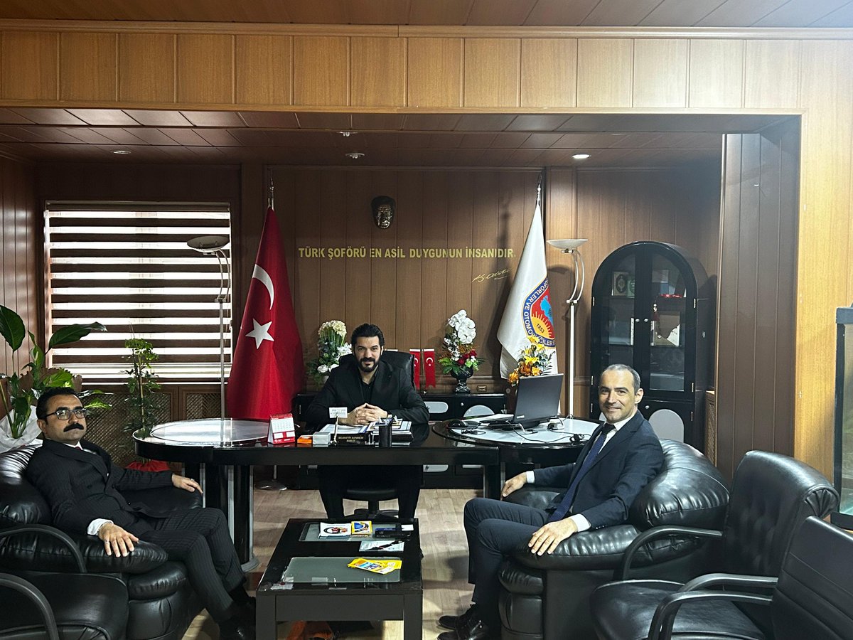 VakıfBank Erzurum Bölge Müdürü Alptürk Öner CEYLAN ve Bingöl Şube Müdürü Sercan MOLLAOĞULLARI odamızı nazik bir ziyaretle onurlandırdılar. Esnaf şoförlerimiz adına kredi bilgilendirmesinde, olumlu bilgiler aldık. Ayrıca vergi levhası olan esnafımıza 1 milyon TL’ye kadar kredi