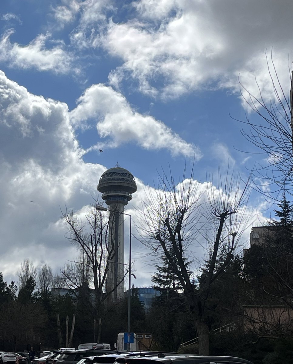 AkbulutTanr's tweet image. “Aşk düşerse cana, dert bile güzel olur!..

Kalbime düştü sanat aşkı yine #artstudio 
Bizim sokak……
#atakule #başkent in aşkı♥️