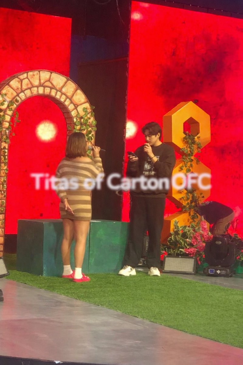 Exclusive:  One of the never before seen photo during rehearsal "Bat parang wala naman yung paholding hands nung live mga anak?" 

CARTON THURSTIME DUET