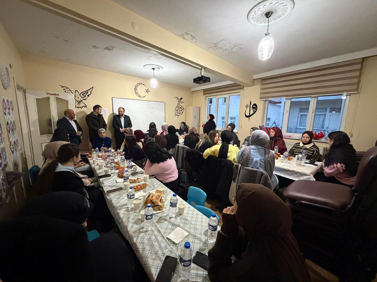 TrabzonKYGM's tweet photo. Tonya Yurdu öğrencileri, Tonya İlçe Müftülüğü tarafından düzenlenen iftar programına katıldı. 🌙

Programda Ramazan’ın manevi kazanımları ve kardeşlik bilinci üzerine sohbet gerçekleştirildi.

İftarın ardından Tonya Ulu Camii’nde akşam namazı eda edildi. 🕌✨ https://t.co/61NzyD8Uew