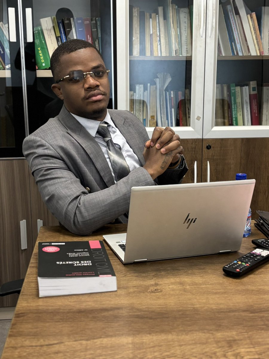 La plupart des gens veulent du #changement, mais commencent leur matinée exactement comme hier.
Ils se réveillent, attrapent leur #téléphone, avalent des informations inutiles, et se précipitent dans la journée comme des lapins, sans objectif. 

Change ta première heure ndeko.