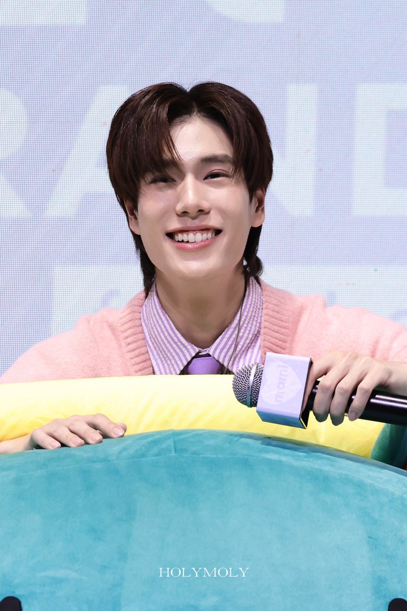 twixtpp's tweet photo. น้องดุมั้ยคะ                                 น้องไม่ดุค่ะ น้องต่อย https://t.co/VlOhOVl2cd