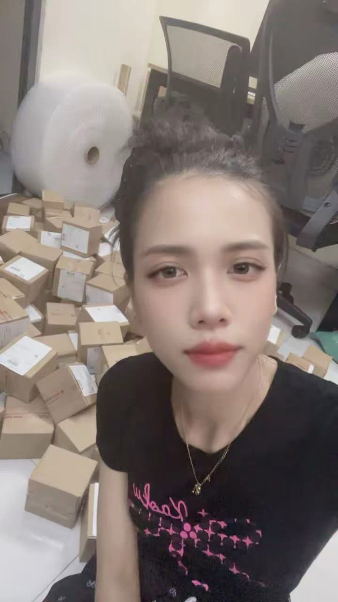 Thúy Trang tweet media