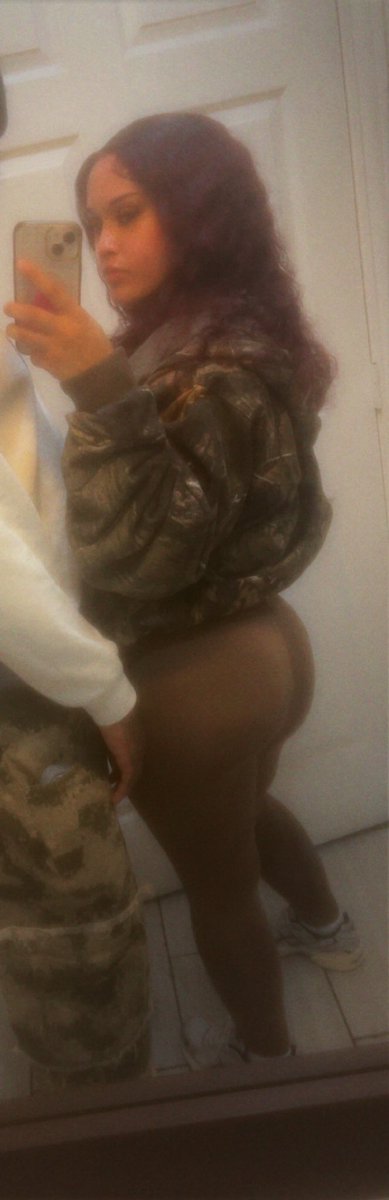 therealkream2's tweet photo. I would still choose u 💋 https://t.co/yR9uuUK9ER
