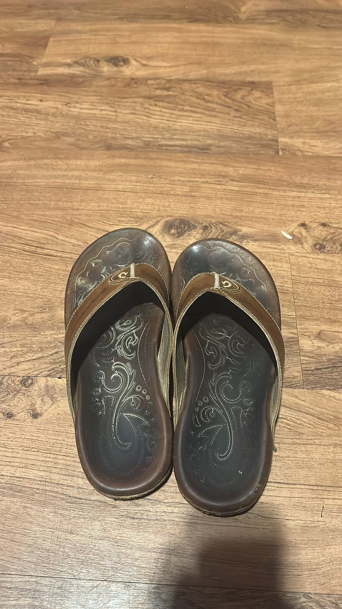 bashyfire's tweet photo. Year 3 of these and they smell like burnt rubber and my taint. Anyone know how to get rid of the odor? #help https://t.co/z1oME9Yic8