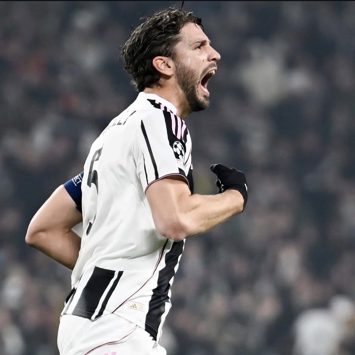 _micheeela7's tweet photo. Grazie, Juve. 

Sei stata bellissima.

Così tanto da farmi tornare a commuovere per questa squadra davanti alla tv.

Contro tutto, contro tutti. Per sempre. https://t.co/dOmpZF1rMg