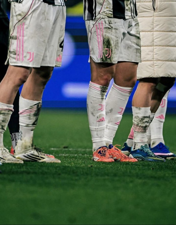 _micheeela7's tweet photo. Grazie, Juve. 

Sei stata bellissima.

Così tanto da farmi tornare a commuovere per questa squadra davanti alla tv.

Contro tutto, contro tutti. Per sempre. https://t.co/dOmpZF1rMg