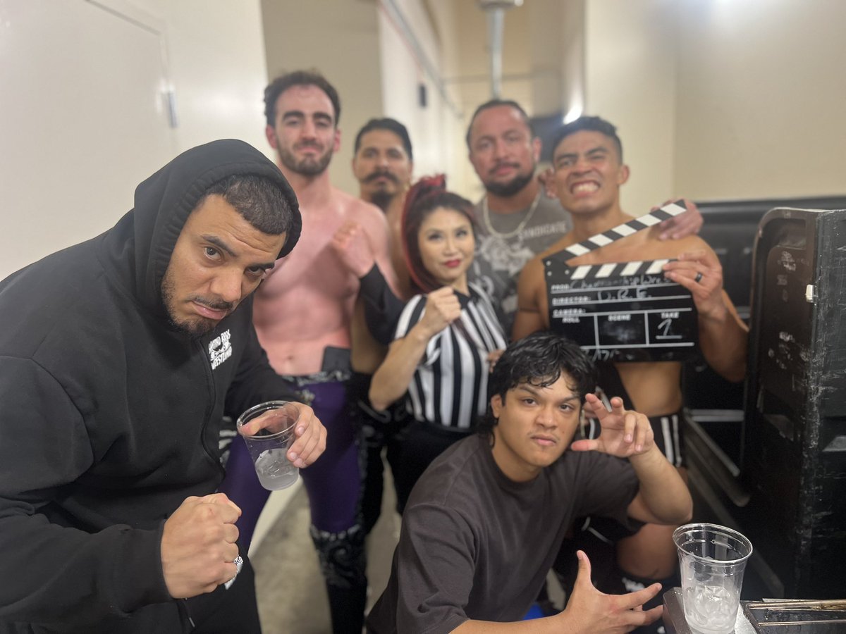 MongolSantino tweet media