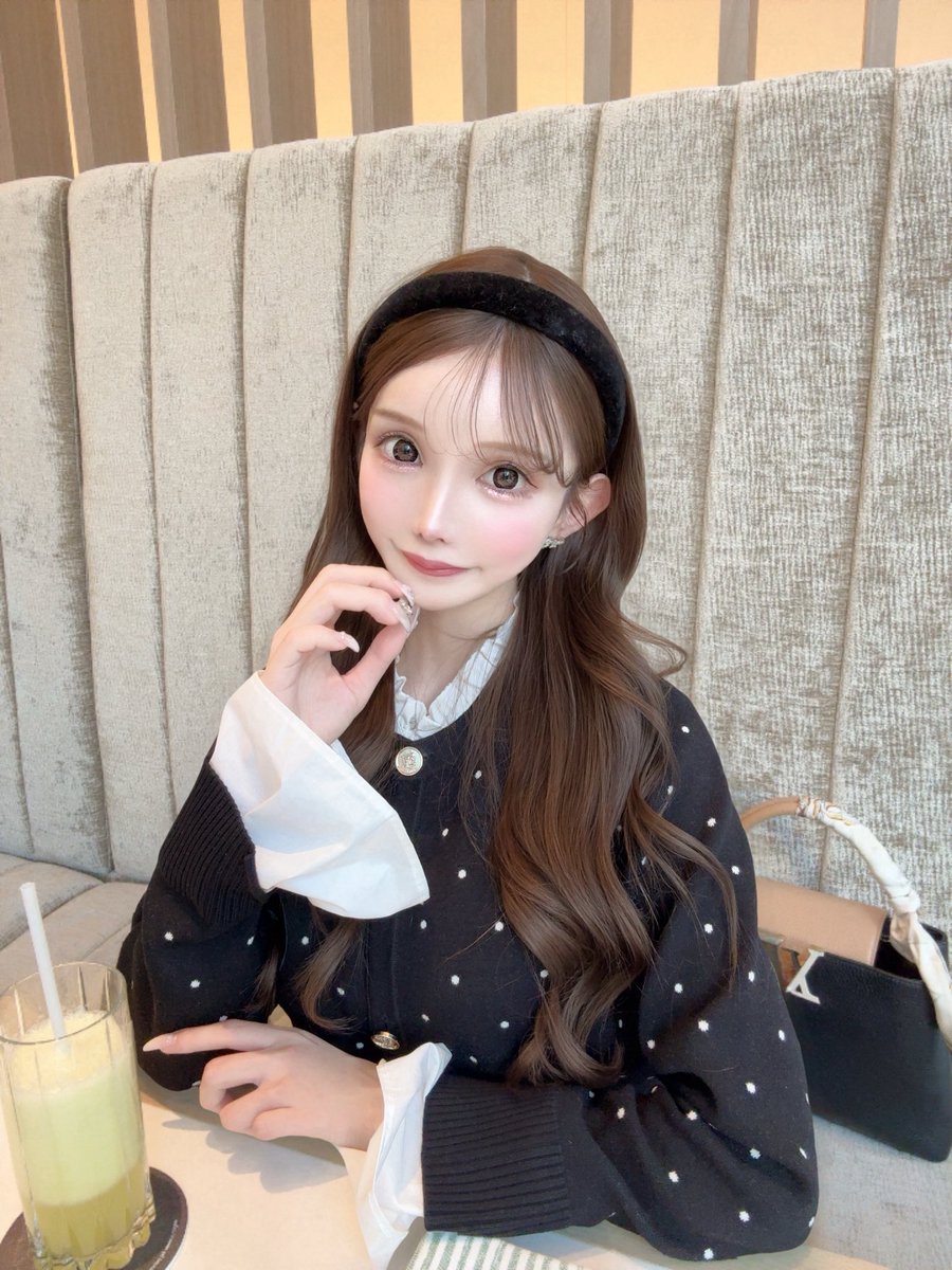 gonchansuk's tweet photo. フォーシーズンのカフェかわいい♥️ https://t.co/07wDPKqNON