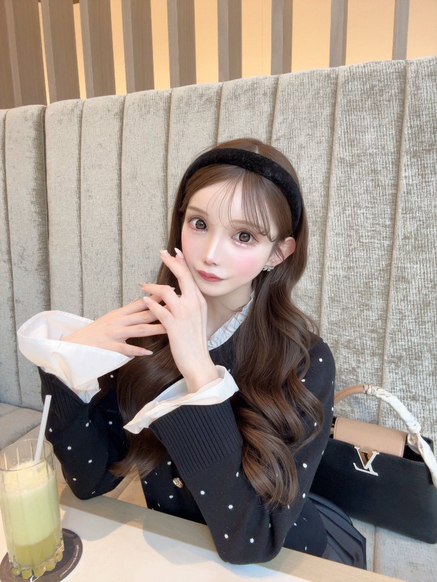 gonchansuk's tweet photo. フォーシーズンのカフェかわいい♥️ https://t.co/07wDPKqNON