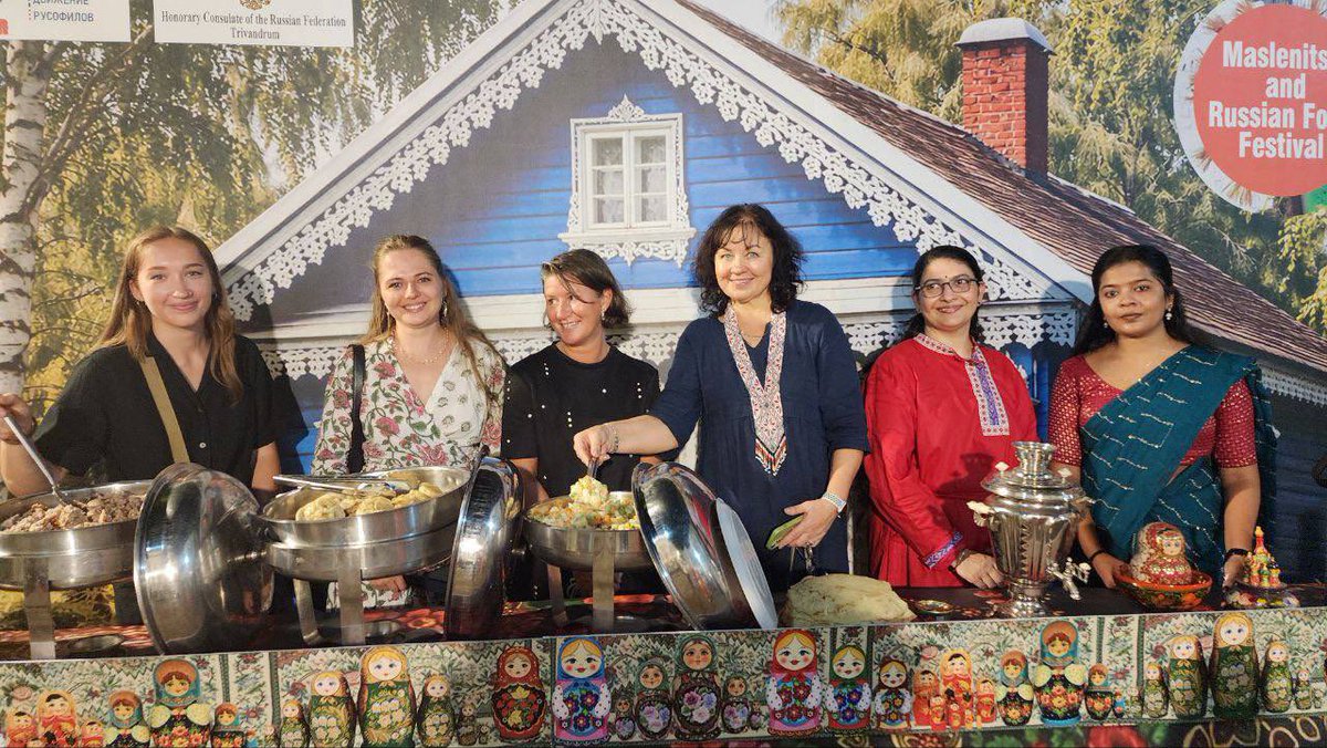 RusEmbIndia's tweet photo. 🇷🇺🇮🇳 On February 20, the traditional celebration of #Maslenitsa was organized in #Trivandrum by the Office of the Honorary Consul of #Russia in the city in cooperation with the International Russophile Movement.
👉🏻 https://t.co/dABNTFSSSY
#RussiaIndia
#DruzhbaDosti https://t.co/yPxW5FfPiW