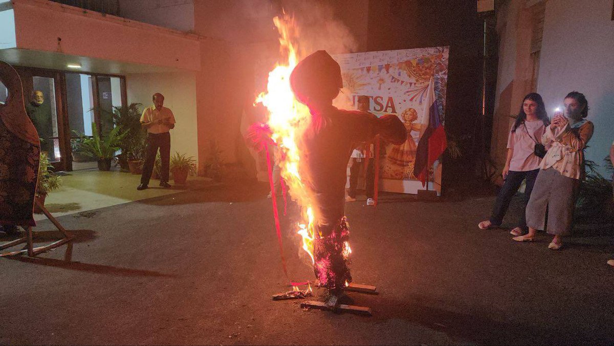 RusEmbIndia's tweet photo. 🇷🇺🇮🇳 On February 20, the traditional celebration of #Maslenitsa was organized in #Trivandrum by the Office of the Honorary Consul of #Russia in the city in cooperation with the International Russophile Movement.
👉🏻 https://t.co/dABNTFSSSY
#RussiaIndia
#DruzhbaDosti https://t.co/yPxW5FfPiW