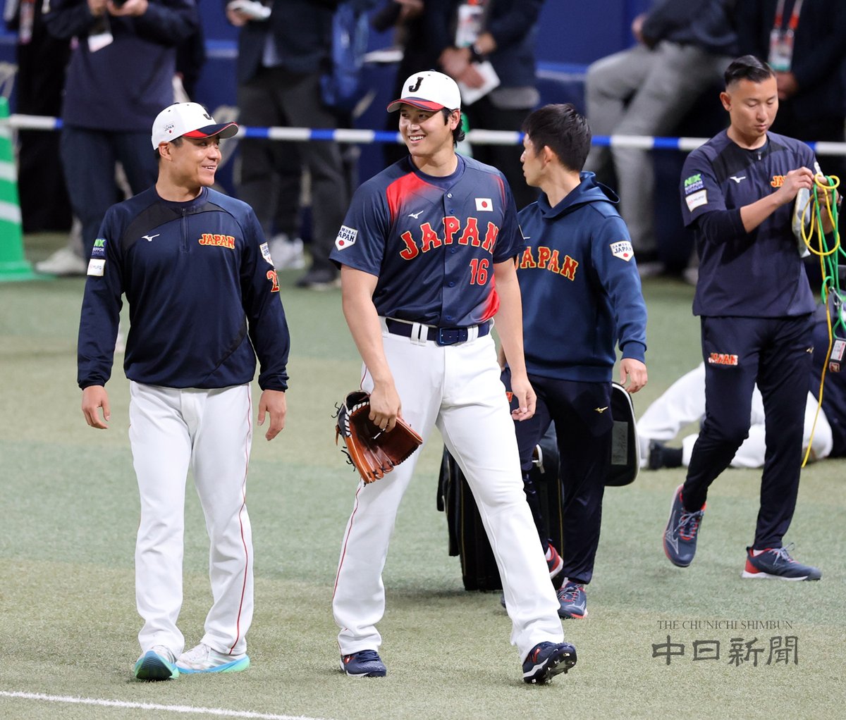 chunichiphoto's tweet photo. 【侍ジャパン】バンテリンドームで侍ジャパンに合流した大谷選手 #大谷翔平 #中日新聞 #中日スポーツ https://t.co/DrzbBKw6u9