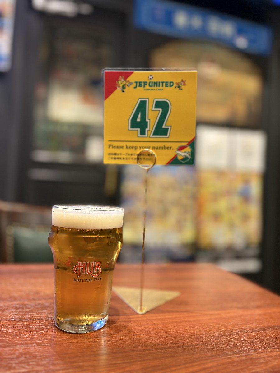 marssportsagent's tweet photo. 回し者ではないけどHUBは自由度が高くてお気に入りの業態。
普段の訪負店は都内繁華街ばかりなのだけど今日は千葉駅ペリエのジェフコラボ店。レディースが時々ゲスト勤務されるんだろうか？効果測定を考えると路面店のほうが良い気もしますが、JR駅構内店でも指折り、BECKSと同じくらい使い勝手良き。 https://t.co/GX2UEQ4QyO