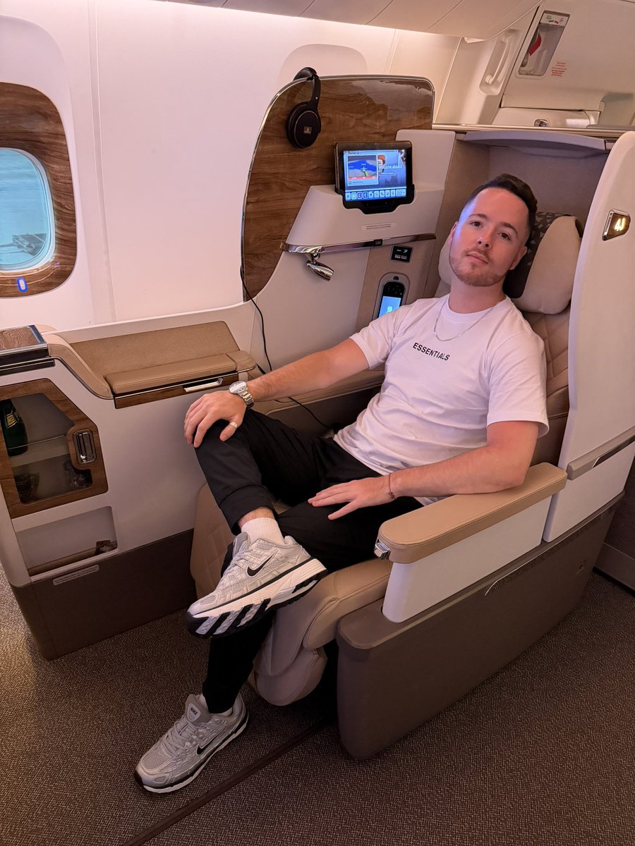youralphatommy's tweet photo. Only real Men like Me fly business class. 

And guess who paid for this https://t.co/c0xC4bWnEE