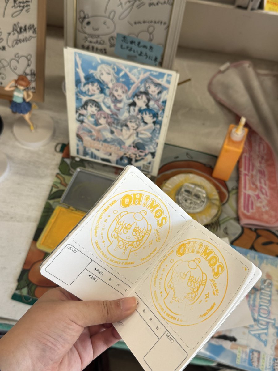 SuwaTomoe's tweet photo. 今日は沼津内浦の　OH！MOS 
@OHMOS_Nansun さんに
お邪魔しました

プレゼントに
自分で描いた千歌ちゃんのハンコを差し上げました

もし気に入ってくださったら
ぜひここへいらしてください！
ありがとうございます！

ここのみかん🍊はとても美味しいですよ https://t.co/qMGLh5LRri