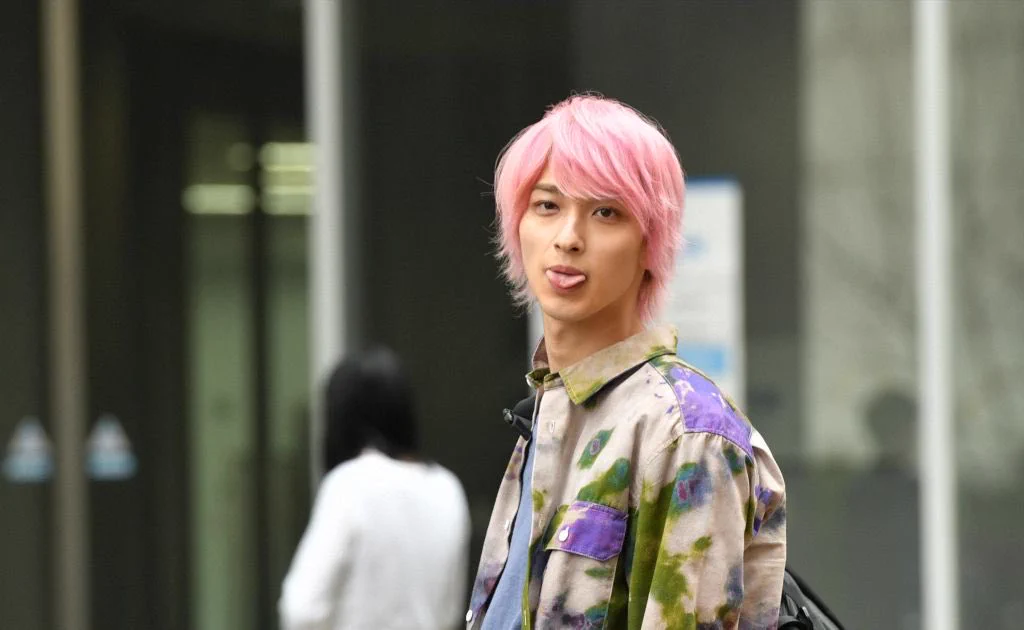 横浜流星、ファンクラブ生配信でキツネぬいぐるみ「りゅコン」命名