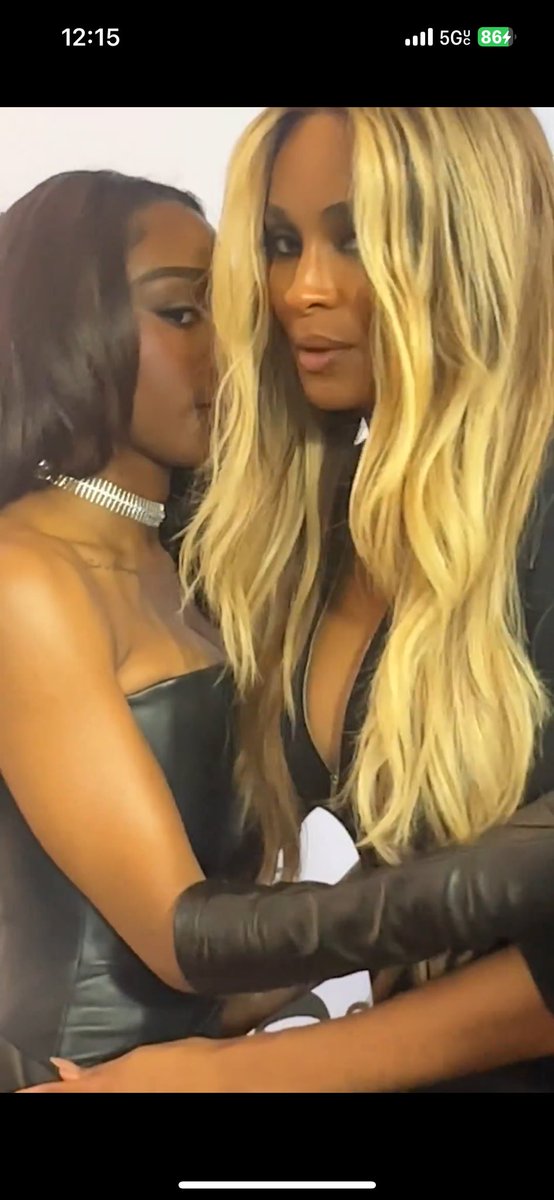 KayBeeDelight's tweet photo. @gimmethatish @catrisej @THEEguy_ @Normani @ciara 👀👀 😂😂😂 https://t.co/C7J4NQoQPG