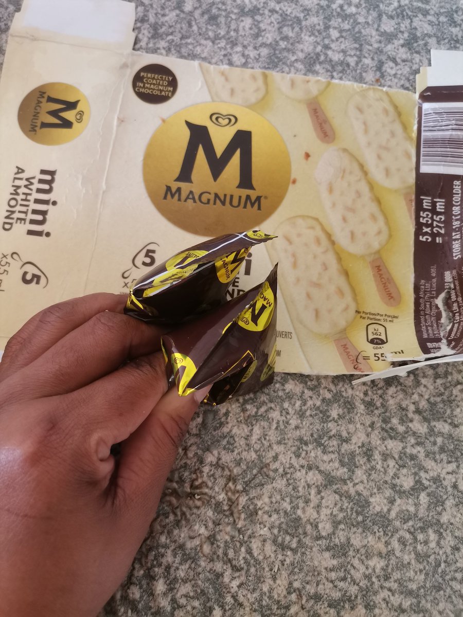 MkhizeYandz's tweet photo. @MagnumSA @MagnumIceCream imagine waking up in the middle of the night to grab the last of my favorite treat only to find an empty packet filled with air 😭😭 angikho right 💔, I got so mad I ripped the box up 😩😩 I'm seriously not okay with this hey💔😭 @MagnumSA my heart is 💔 https://t.co/EQbgautHmP