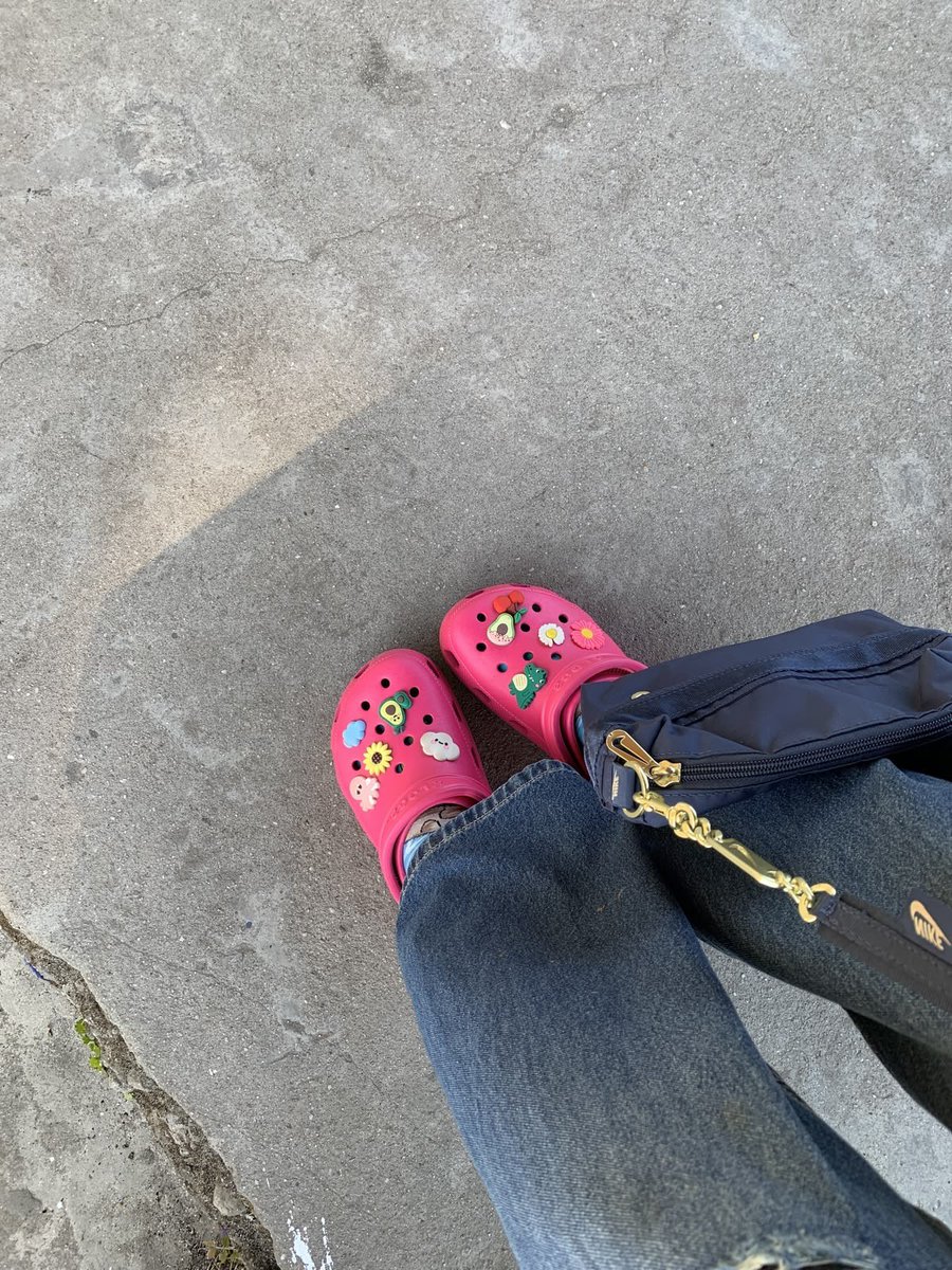 Crocs Classic Clog🎀✨

ใครรอรุ่นนี้ลดราคาต้องมุงด่วน 🌟 ราคา 1,390.- บาทส่งฟรี (มัดจำได้ 50%) ลดฉ่ำๆหกสีเลย แต่ไซส์เหลือน้อยต้องพุงตัวด่วนก่อนหมด🔥