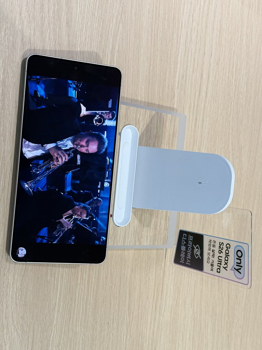 한 가 련 tweet media