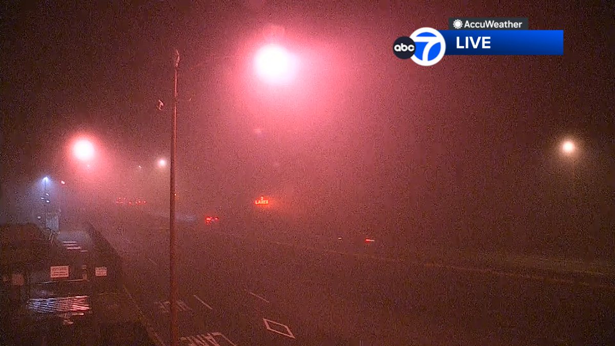 SandhyaABC7's tweet image. WEATHER ALERT: Heavy fog on Golden Gate Bridge tonight!  Visibility's lowering in Santa Rosa &amp;amp; Napa.  You may want to allow extra time for AM commute.  #SanFrancisco #BayArea #ABC7now