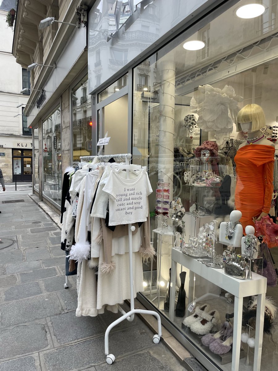 Roxanne Hoge tweet media