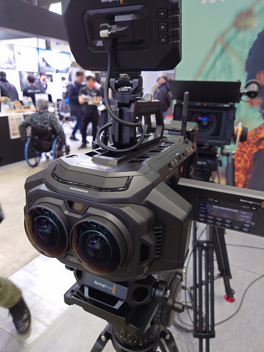 redshoes999's tweet image. CPプラス来たけど、BlackMagicのブースで体験した8KVRがマジやばい。
メタリカのライブ映像では目の前にメンバーが迫力ある演奏してるのよ。これ本当凄いから、ブースで体験して欲しい。 #cpplus #CPプラス #blackmagic