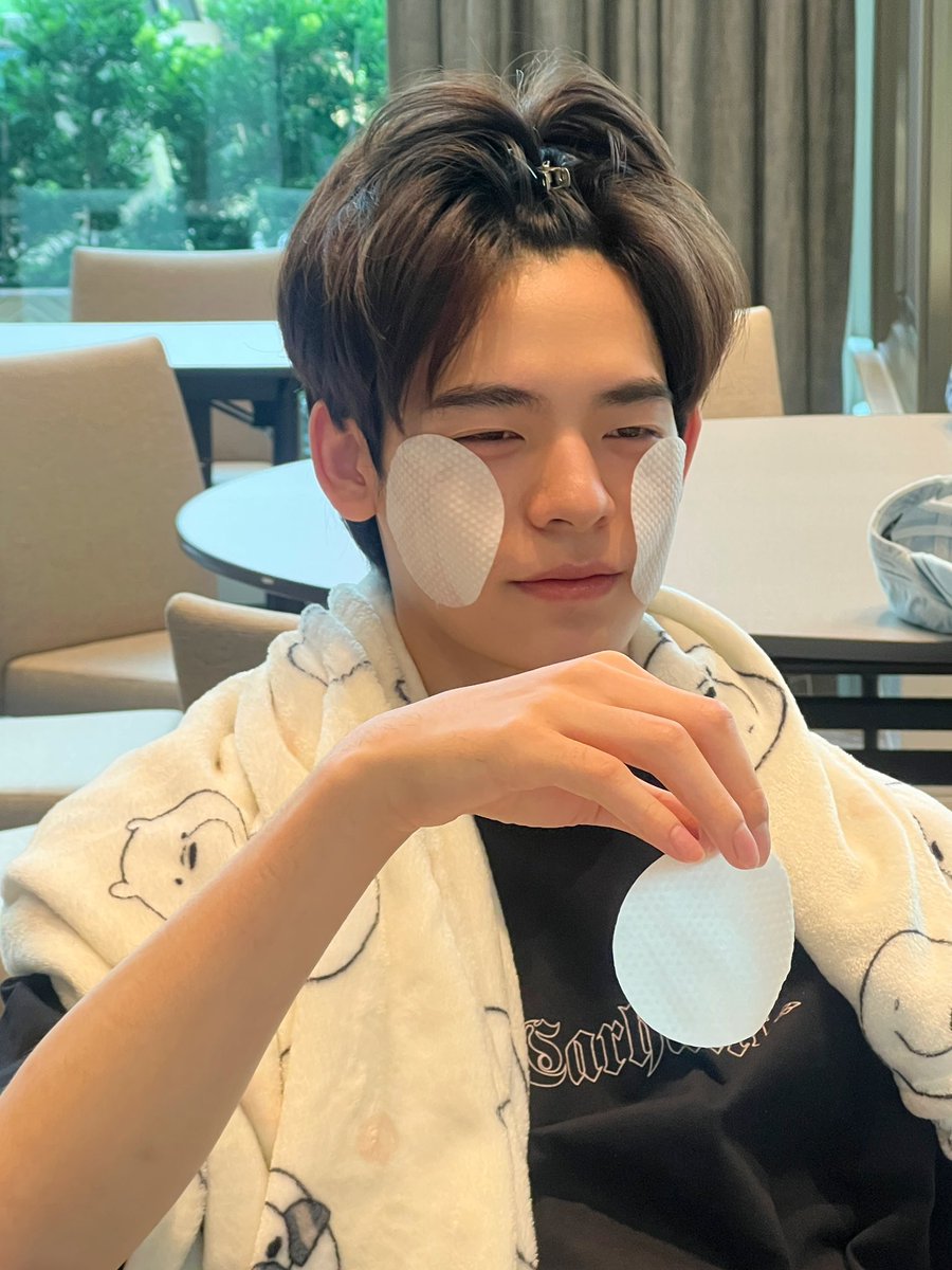 นี่คือสิ่งที่ตี๋ตี๋ได้เห็นทุกวันเหรอ ยิ้มลำพัง หัวเราะลำพังกี่รอบแล้วล่ะเฮีย ทรงนี้ไปนั่งมองเขาหลับ ปิ๊ปน่ารักเนาะ 🥺