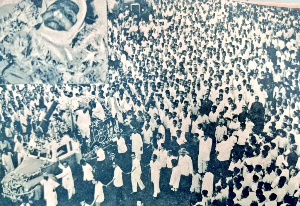 IndiaHistorypic's tweet photo. 1966 :: Funeral Procession of Veer Savarkar In Bombay https://t.co/t6L0GRpGvS