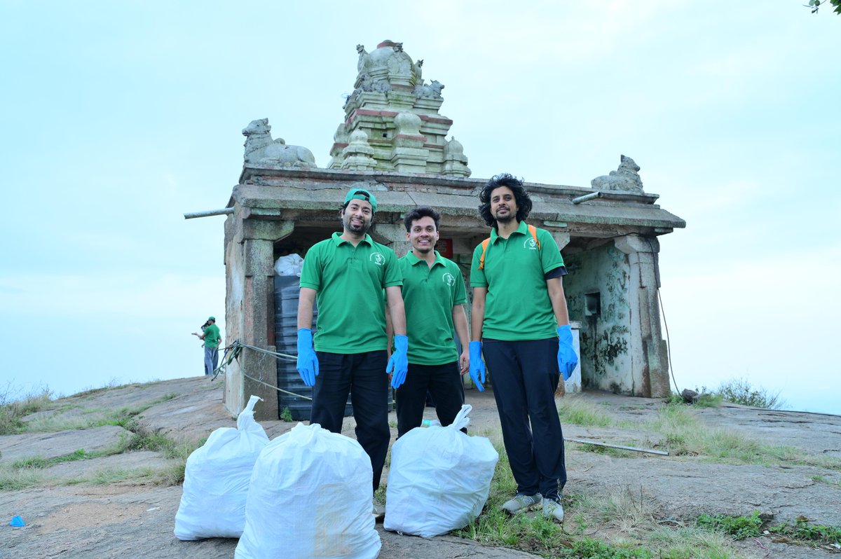 cisco_in's tweet photo. Trek &amp; Plalking Drive @ Shivagange Hills 🌿

Anuj Kumar shares leading 130+ volunteers for one of Jagruthi Trust’s most impactful eco-drives. https://t.co/hjGnqupU6L 

🗑️ 120+ bags | 1.5+ tons waste
🧹 6+ km trail cleaned
⏱️ 700+ hours contributed

#CiscoCSR #WeAreCisco https://t.co/e7a1juGkCF