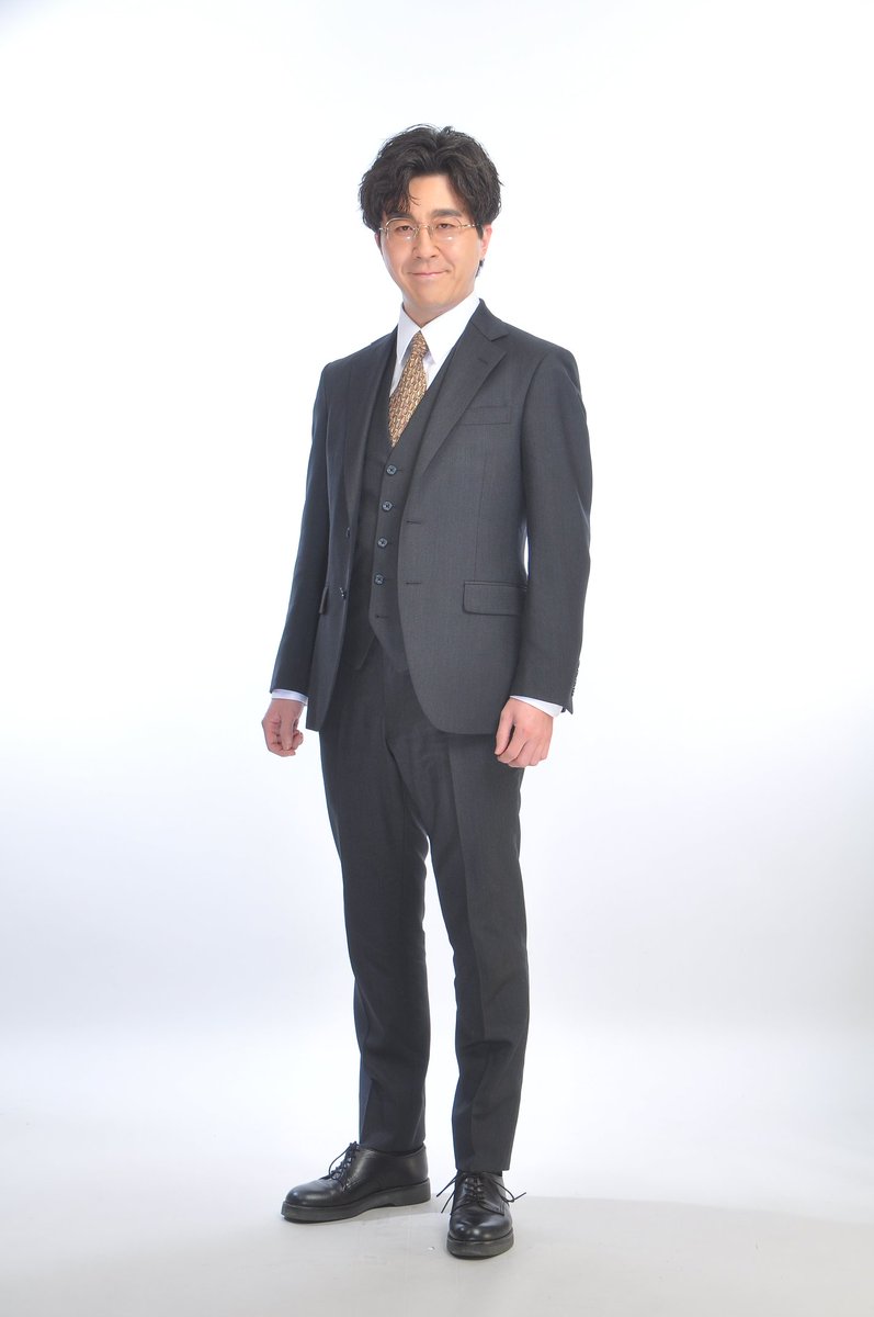 kawabeth238's tweet photo. 少し前に宣材写真を撮り直しました。
1年も経っていませんが、体型が変わったので比べると、まぁ痩せましたなぁ〜。
特に全身写真の方はスーツを新調してシルエットがハッキリと分かるようにしたのでお気に入りです。
ダイエットの成果です😊
あと美容師さんと相談して、髪型も変えました。 https://t.co/zjCpgiaXTN