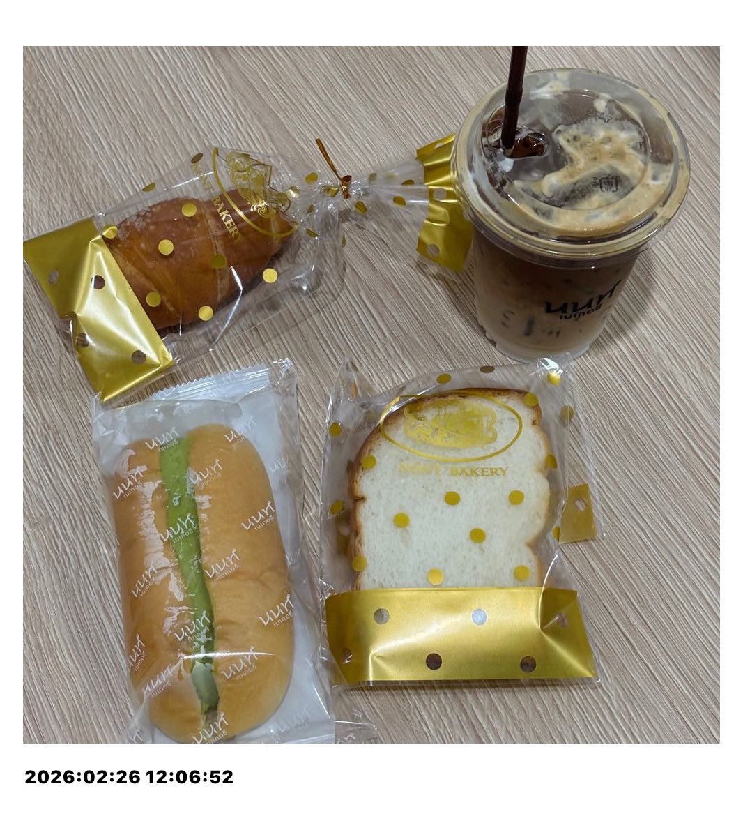 analog housewife tweet media