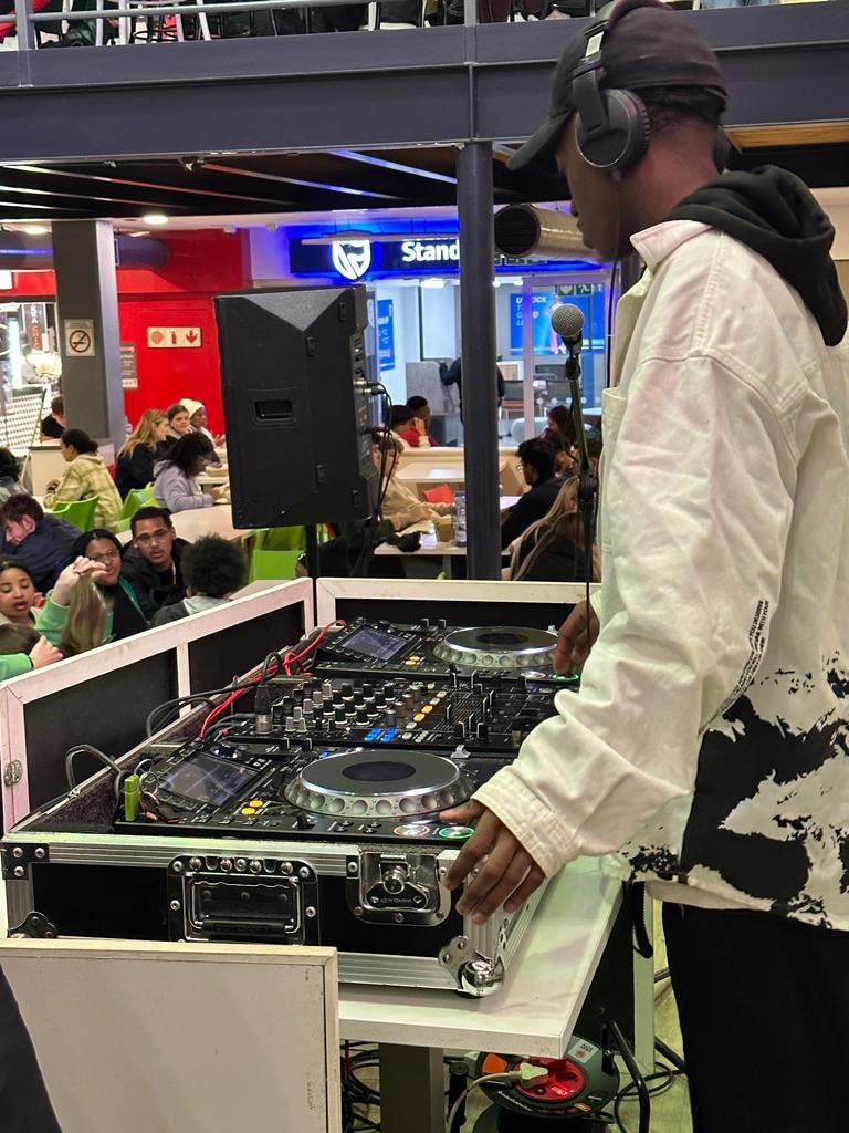 brightmidnights's tweet image. You book, we play! #djservices #letsplay bmentertainment.co.za/hire-a-mobile-…