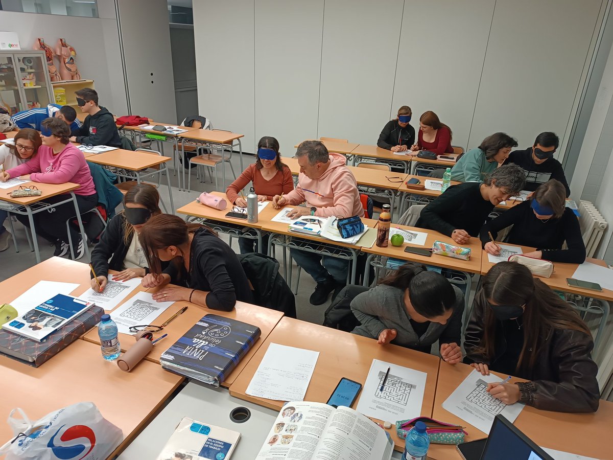 bernat551's tweet photo. Trabajo en equipo y comunicación. #SoftSkills #RetExiste https://t.co/fTc7AtPoew