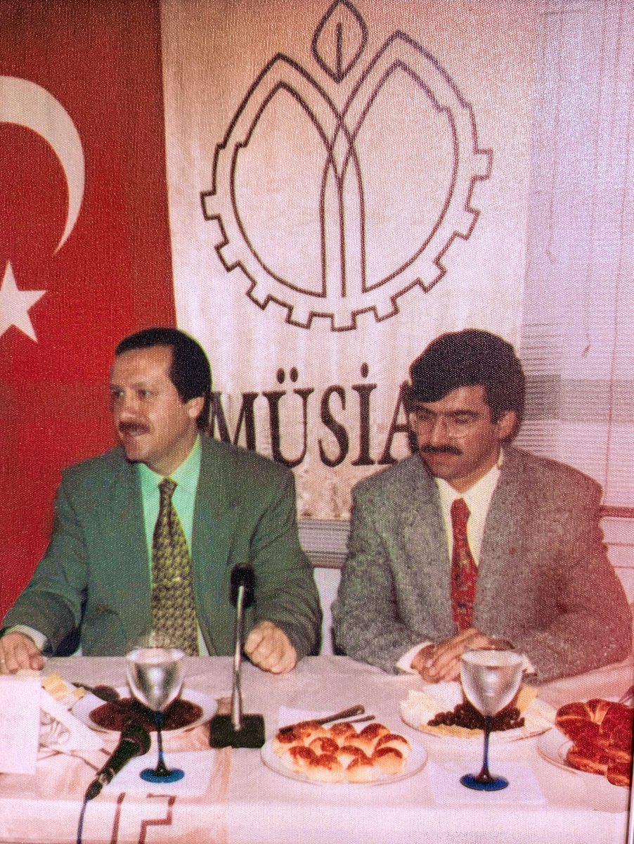 Dava gemimizin kaptanı sayın Cumhurbaşkanımıza doğum günü vesilesiyle nice hayırlı ömürler diliyorum. Rabbim sizi korusun. 

<a href="/RTErdogan/">Recep Tayyip Erdoğan</a> 🌙