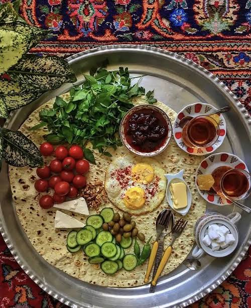 امام صادق علیه السلام فرمود:

آنگاه که روزه میگیری باید چشم و گوش و مو و پوست تو هم روزهدار باشند.«یعنی از گناهان پرهیز کند.»

الکافی ج 4 ص 87، ح 1
#فاروج_همدل
#افطار_ساده