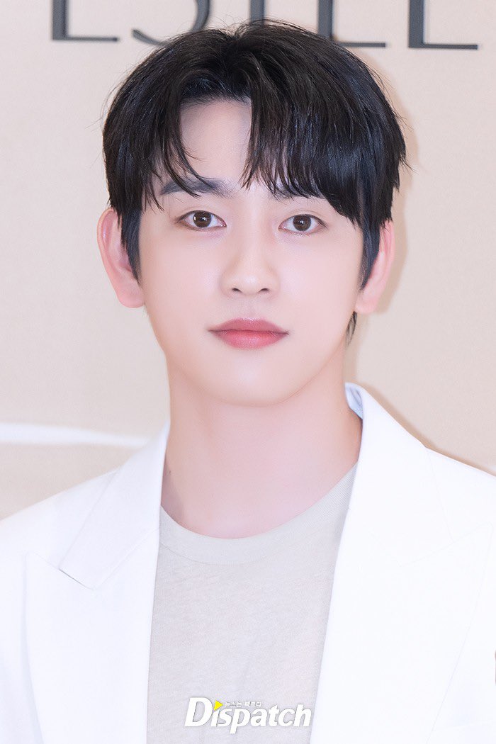 นจย ออกงาน Estee Lauder วันนี้!! 
หล่อเหมือนลอยลงมาเท้าไม่ติดพื้น 
ไม่เรียกเดินนะเรียกเสด็จ!!!

<a href="/JINYOUNG/">박진영</a> #Jinyoung #박진영