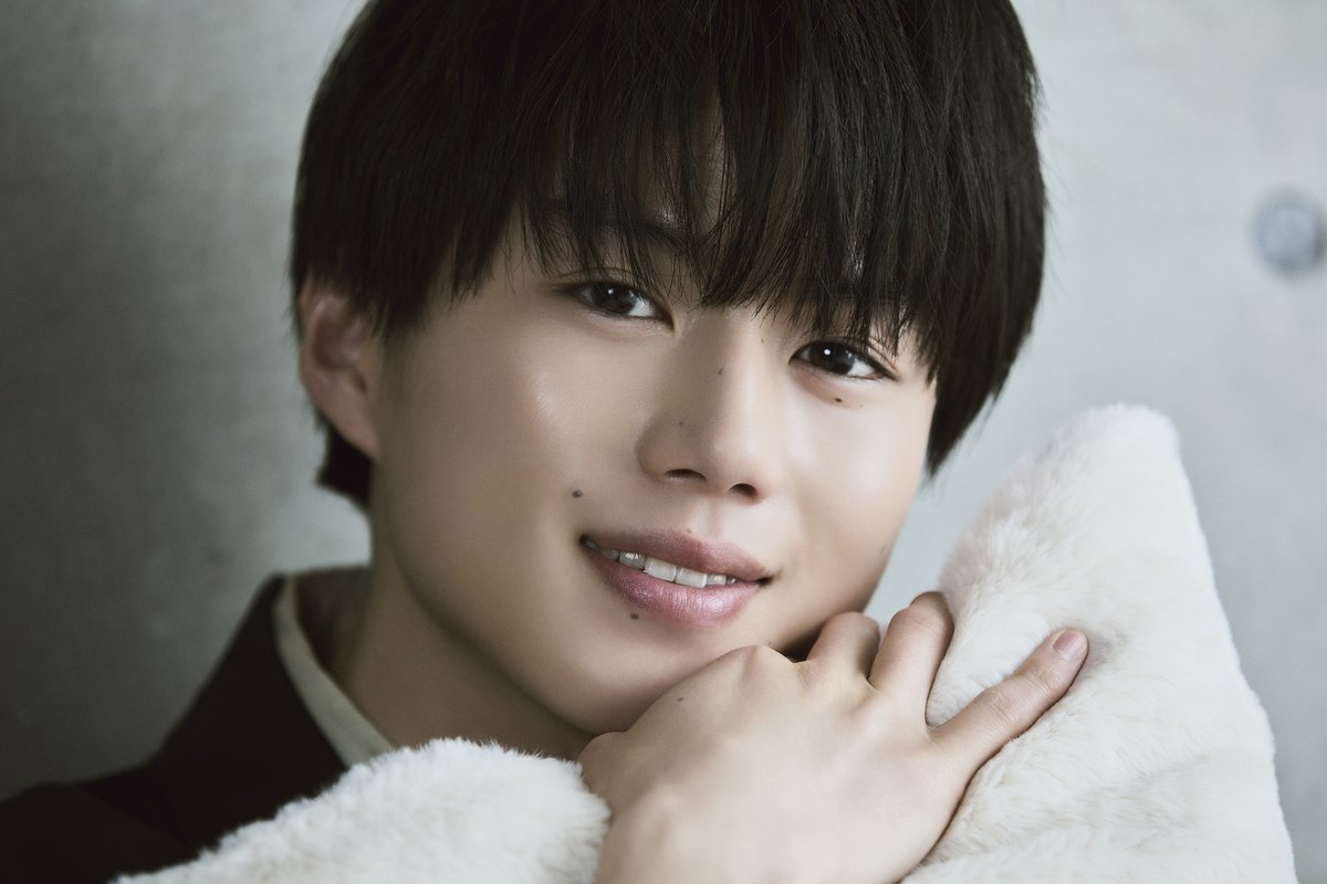 oshiraku's tweet photo. 🎤推し楽 インタビュー👀✨

＼第1部は明日2月27日配信開始／
Huluオリジナル「#時計館の殺人」🕰️
主演の #奥智哉 さんが登場😍

👉https://t.co/ZeoFyGFCVe

2年ぶりに演じる江南孝明という役について、撮影裏話、さらにはプライベートな時間の過ごし方など、さまざま伺いました💫

@tokeikan_hulu https://t.co/CA0ptdZgrV
