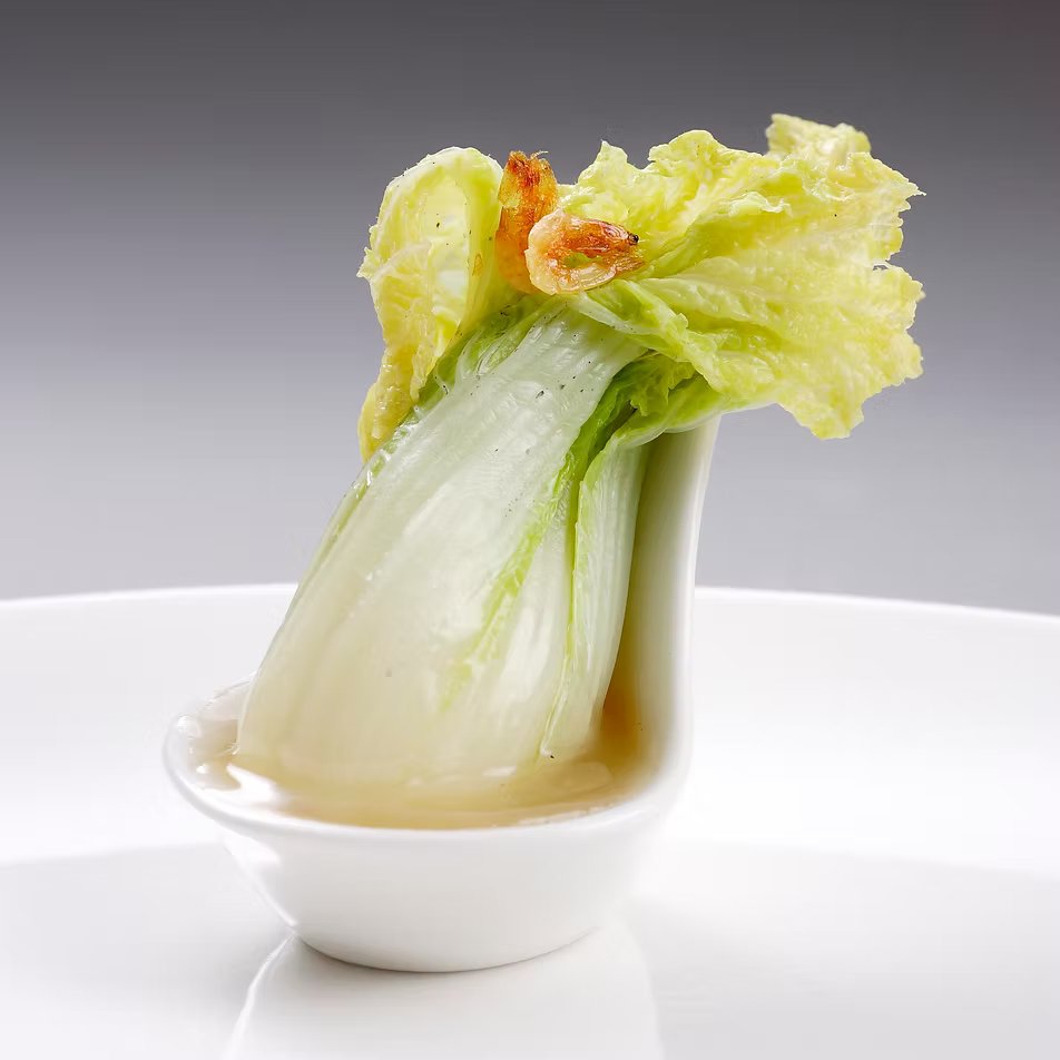 TaiwanKanko99's tweet photo. 故宮博物院に隣接するレストラン「故宮晶華」では角煮と白菜を味わえます。 https://t.co/wdpHL9dJKU