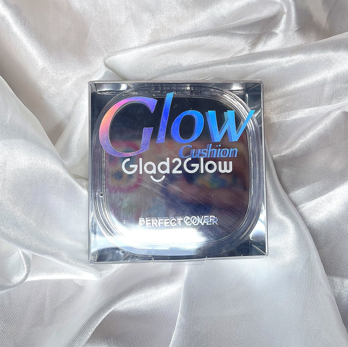 meetoolover's tweet photo. มีใครลองใช้คุชชั่นกระจกตัวใหม่จาก #Glad2Glow หรือยัง?? เราเห็นรีวิวเลยตำมาใช้ตามจ้า ตัวนี้อ่ะจะมีความโกลว์ๆ สบายผิว ไม่หนา เล่นแสง ถ่ายรูปแล้วผิวสวยมาก ปกปิดดีงามเนียนกรุบเหมือนเดิม ใครที่คุชชั่นใกล้หมดเราแนะนำให้ตำตัวนี้ไปใช้ รับรองไม่ผิดหวังจ้า #ใช้ดีบอกต่อ https://t.co/QqWC92PWBd