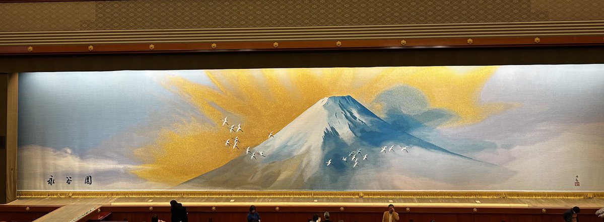 歌舞伎座は美術館的要素ももりもりなんですが うつりこみ激しくて撮影