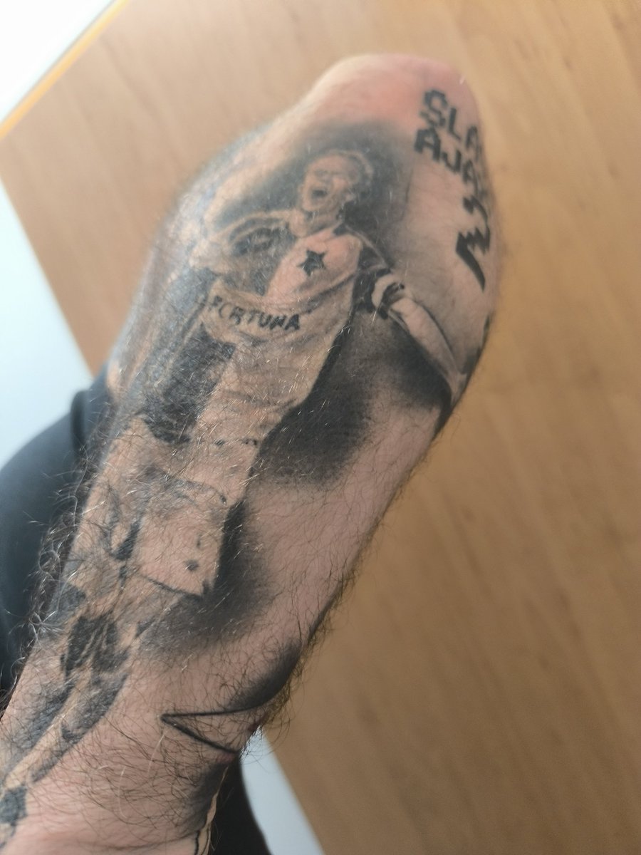 Novasinho1's tweet photo. @slaviaofficial Všechno nejlepší 😊 Legenda 🙏🏻 https://t.co/jaPdbytszO