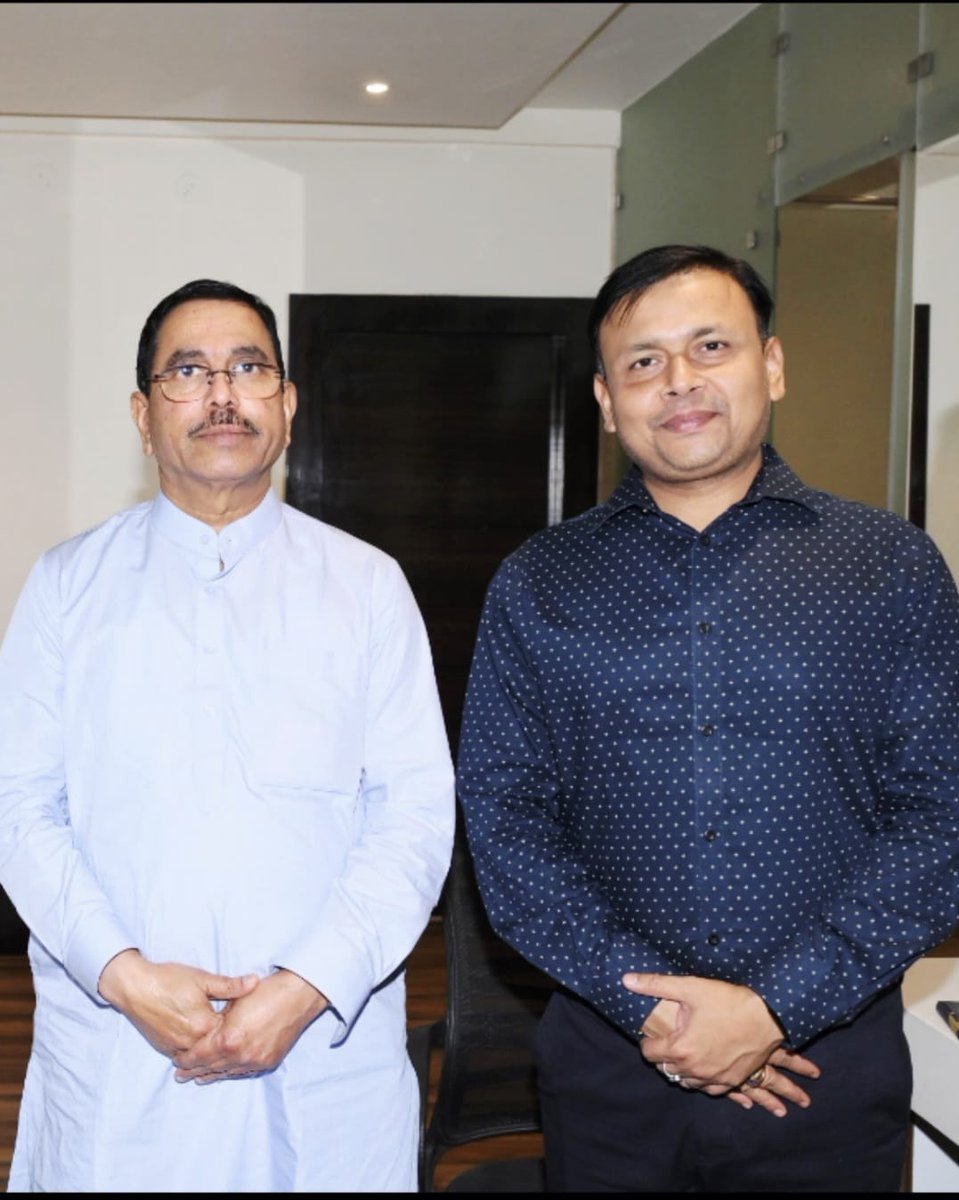 Ramesh Nayak (DGM), FCI, RO Bengaluru, and Tapas Ranjan Sethi DM, DO Raichur participated and had the privilege of greeting Shri Prahlad Joshi Hon’ble Minister of Ministry of Consumer Affairs, Food and Public Distribution during the tour programme at Kalaburagi <a href="/FciKarnataka/">FCI_Karnataka</a>